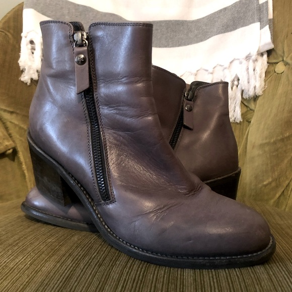 AGL ‘ELLA” bootie - Picture 1 of 12